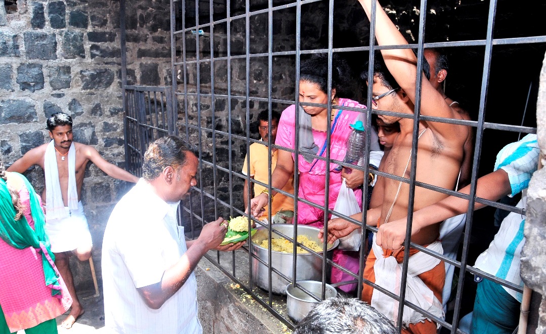 Bhiksha / Madhukari / Annadan